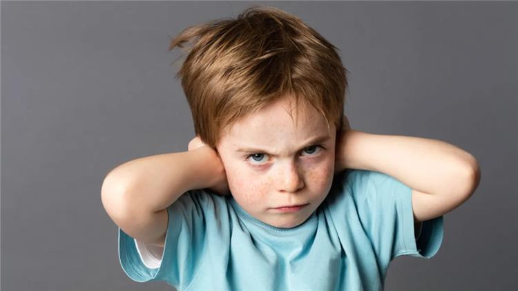 متى يصبح عناد الطفل مشكلة تستدعي تدخل من متخصص؟