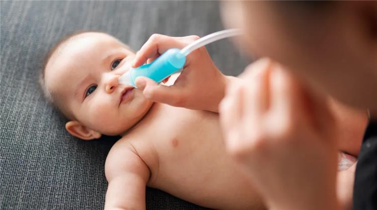 أفضل طريقة لتنظيف أنف الرضيع