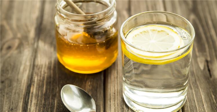 فوائد العسل مع الماء