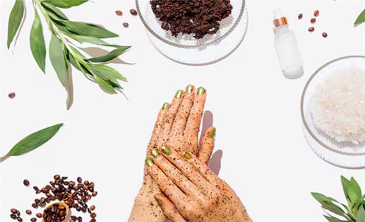 طرق تبييض اليدين بخلطات طبيعية آمنة وفعالة