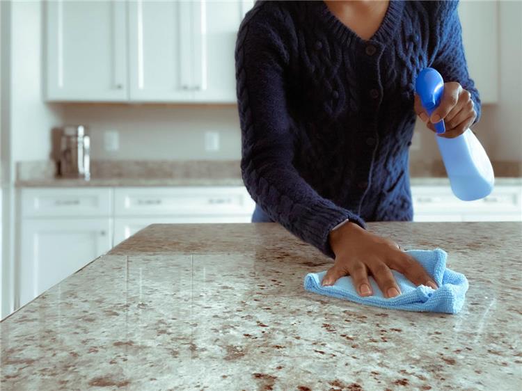 طريقة تنظيف رخامة المطبخ الباهتة
