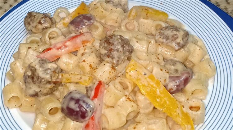 طريقة عمل مكرونة وايت صوص بالكفتة