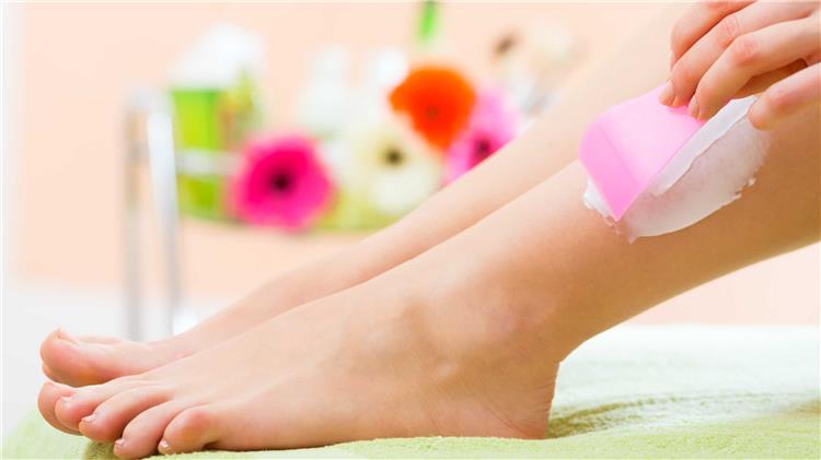 الأدوات والطرق الآمنة لإزالة شعر الجسم أثناء الحمل