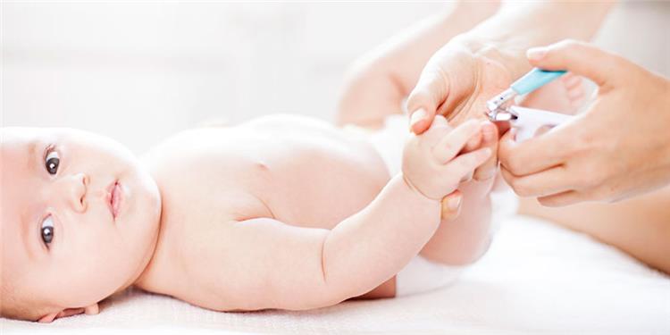 كيفية تقليم أظافر الرضع بطريقة آمنة