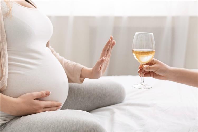 اكلات ومشروبات يمكن أن تسبب الاجهاض.. امتنعي عنها