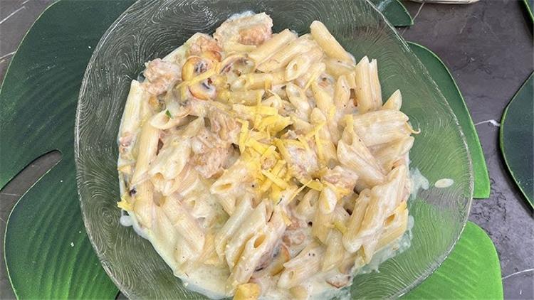 طريقة عمل مكرونة وايت صوص بالفراخ