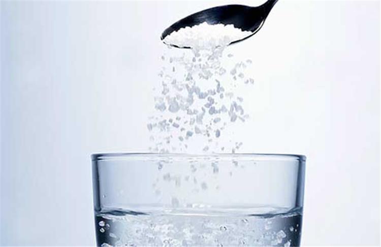 فوائد صحية مذهلة عند شرب الماء المالح