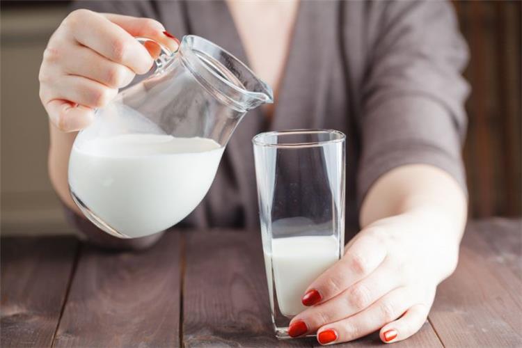 فوائد الحليب لصحة جسم الإنسان