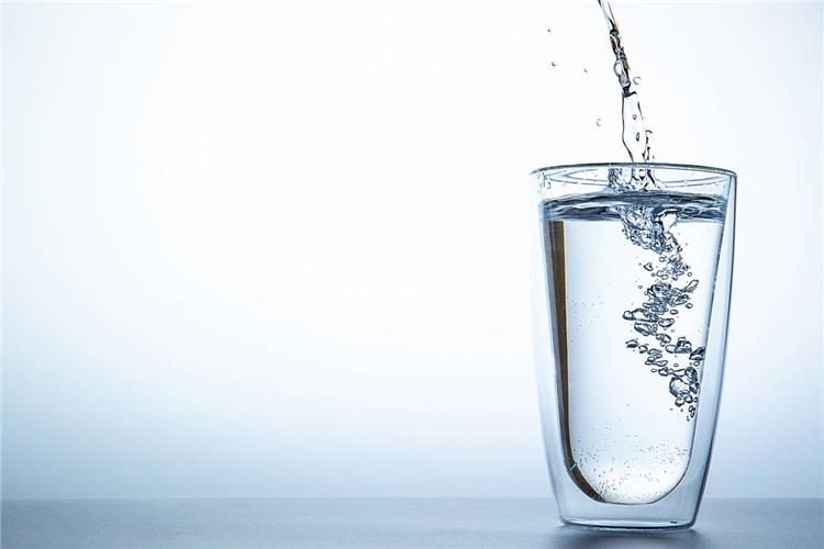 فوائد تناول الماء الدافئ لتخسيس الوزن