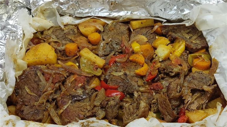 طريقة عمل ورقة اللحمة بالخضار والسجق