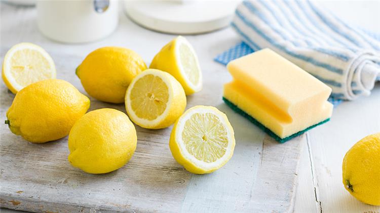 7 استخدامات رائعة لليمون في تنظيف البيت