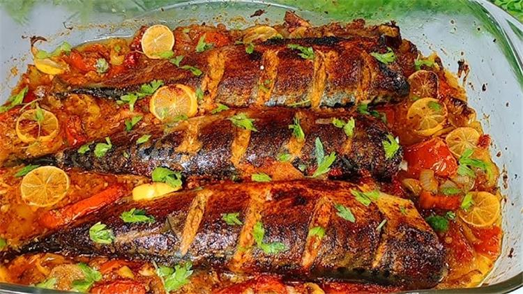 طريقة عمل صينية سمك ماكريل بخلطة المطاعم في البيت بخطوات سهلة