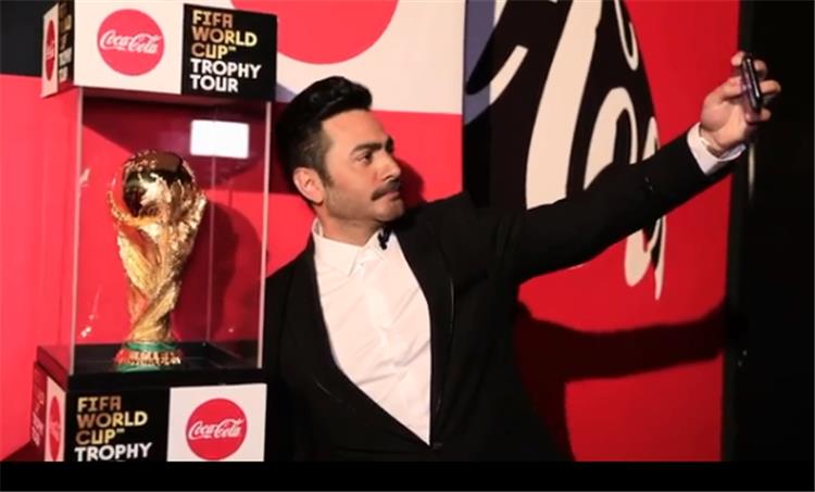 تامر حسني يغني لكأس العالم 2018 مع العالمي "چيسون ديرولو"