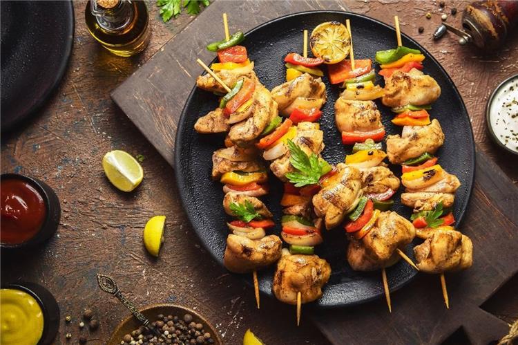طريقة عمل الشيش طاووق بخطوات سهلة ومذاق شهي