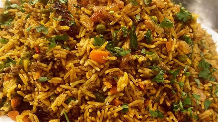 طريقة عمل الأرز البسمتي باللحمة والخضار