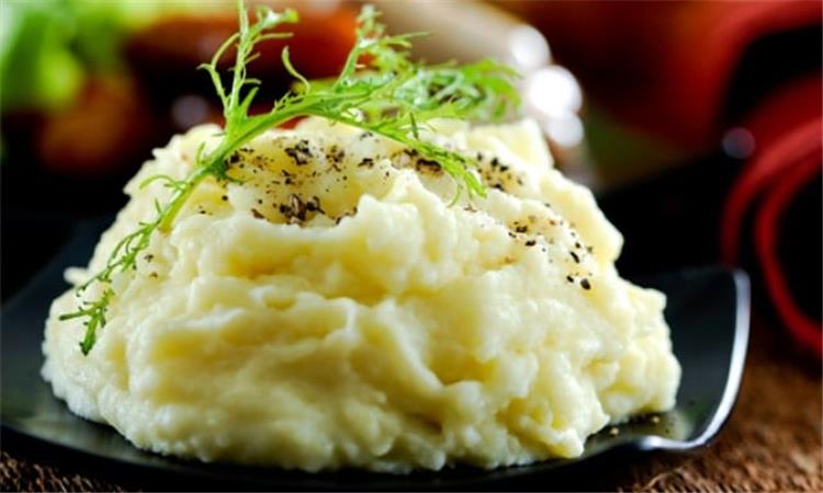طريقة عمل البطاطس المهروسة بالكريمة
