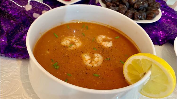 طريقة عمل شوربة الجمبري الحمراء