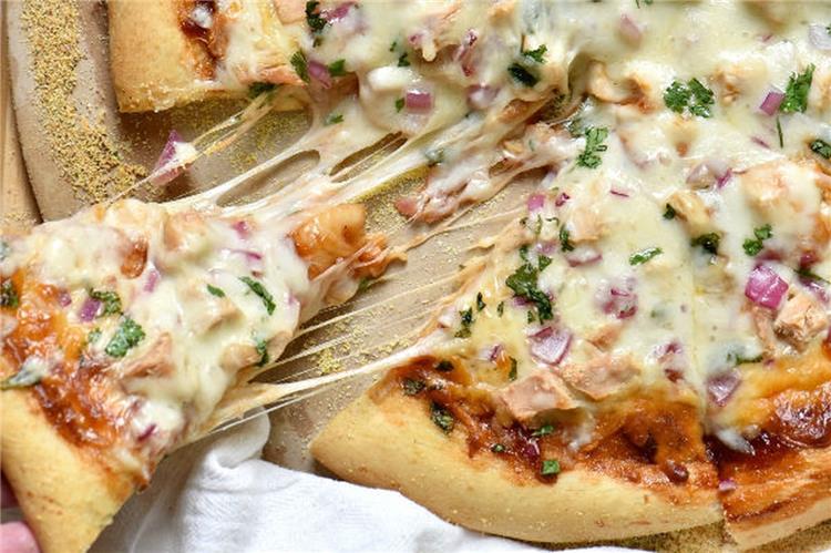 طريقة عمل البيتزا بالدجاج لنجلاء الشرشابى
