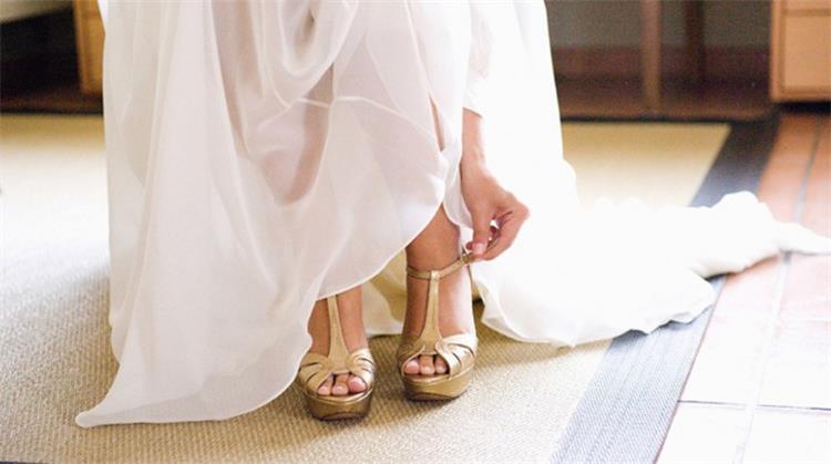 نصائح للتغلب على ألم ارتداء حذاء الزفاف لفترة طويلة