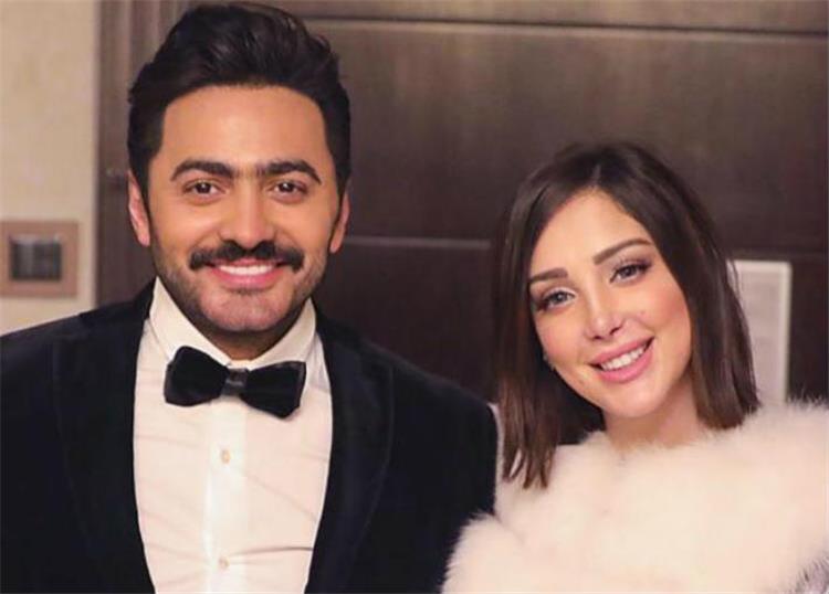 تامر حسني يثير الجدل مجددًا بتصريحاته عن بسمة بوسيل: "هي بنتي الكبيرة"