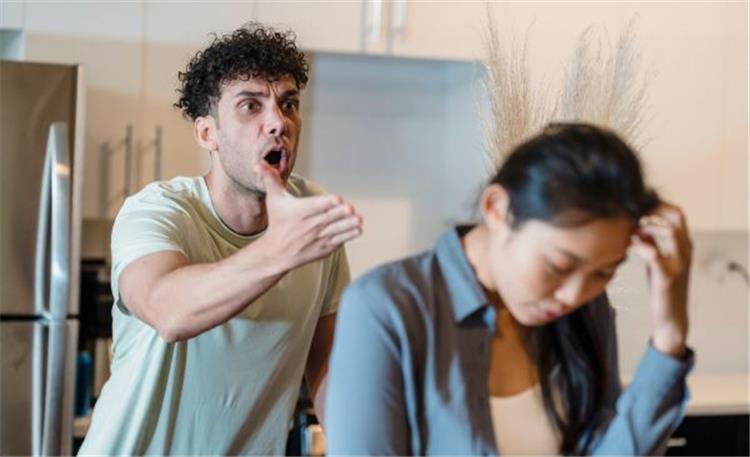 كيفية التعامل مع الزوج سريع الغضب