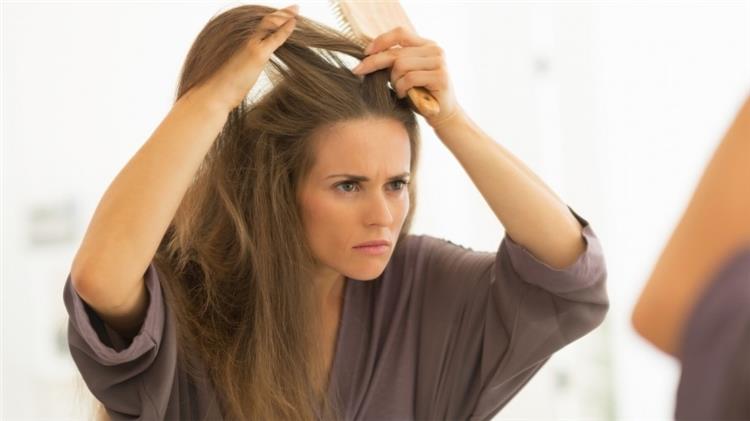 عوامل تؤثر على نمو الشعر بشكل سلبي