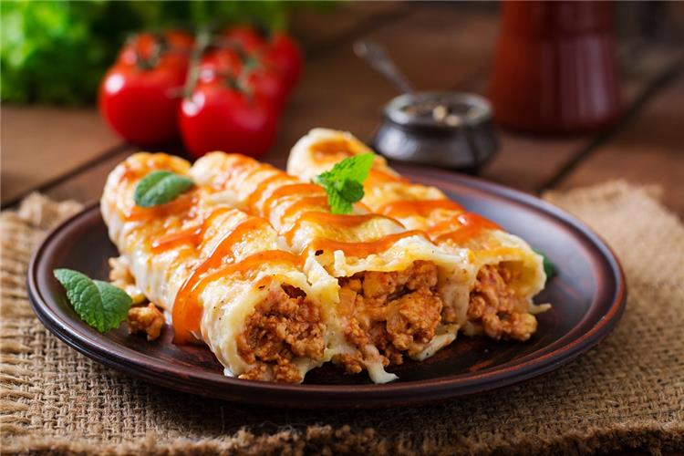 طريقة عمل الكانيلوني بحشوة اللحم والجبنة الرومي بأسهل الخطوات