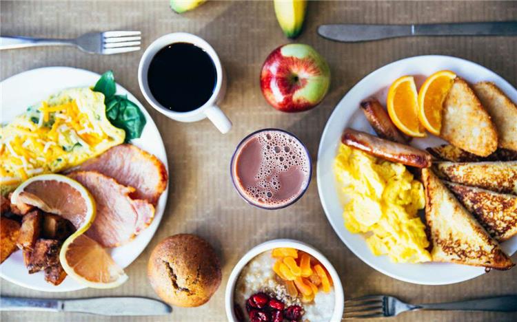 أفضل وأسوأ الأطعمة على الإفطار عند محاولة إنقاص الوزن