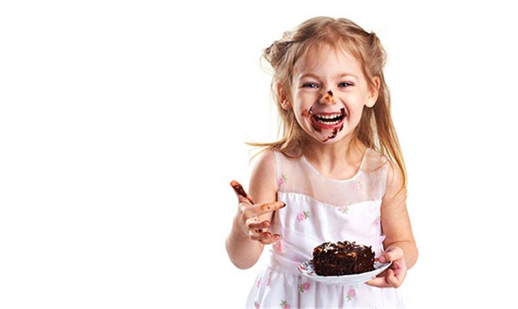 ماهى مخاطر الإفراط فى تناول السكريات للأطفال؟