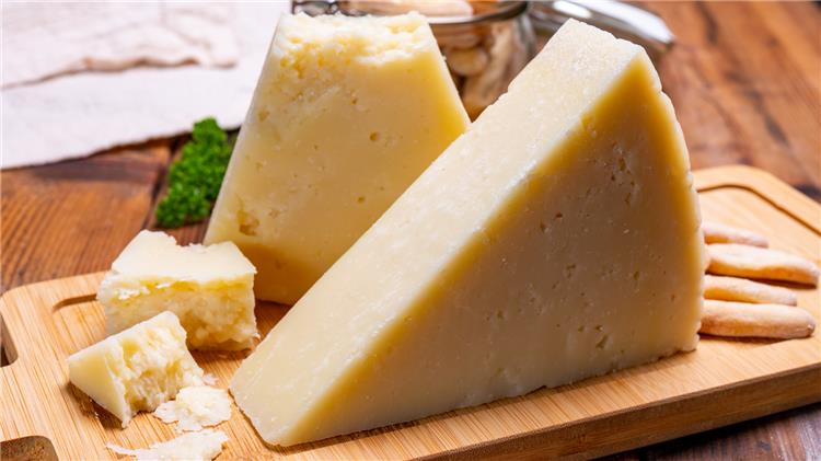 طريقة عمل الجبنة الرومي في المصانع