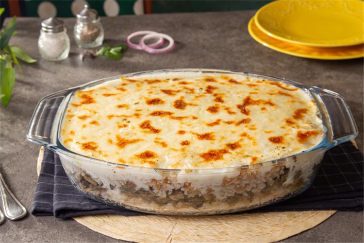 طريقة عمل الأرز بالكبد والقوانص بالبشاميل