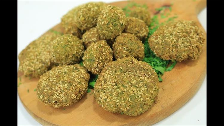 طريقة عمل الطعمية بالفول الحراتي