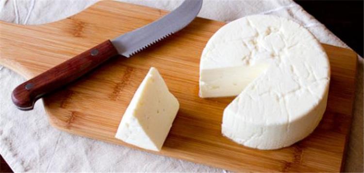 طريقة عمل الجبنة ملح خفيف في البيت مثل المحلات