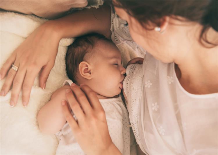 الرضاعة الطبيعية ودورها في تقوية مناعة الطفل 