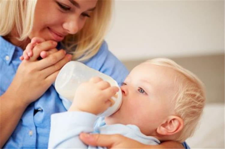 3 طرق لفطام الطفل من الرضاعة الطبيعية و7 نصائح لتجنب متاعبه