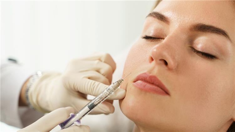 بعد أزمة الفنانة ميسرة.. أضرار خطيرة لاستخدام حقنة تجميل غير معقمة