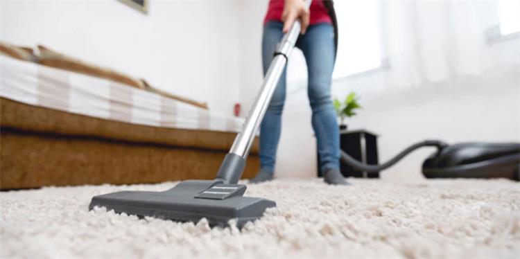 حيل تنظيف منزلية للحفاظ على السجاد كأنه جديد