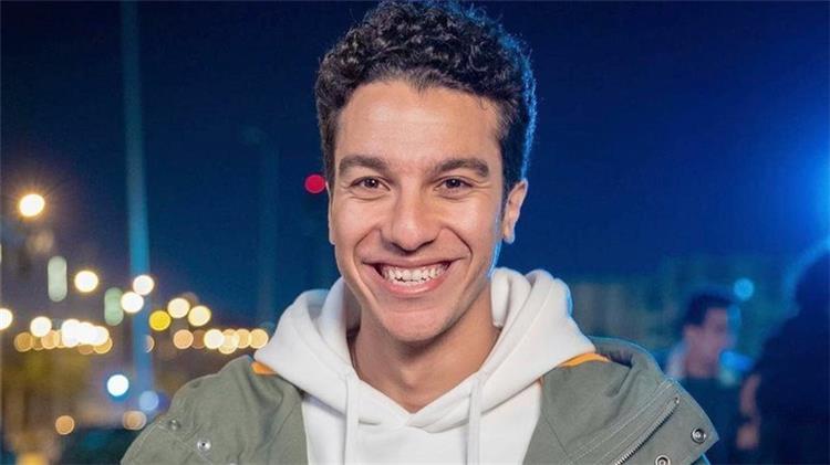 نور النبوي يثير الجدل بارتدائه دبلة.. هل يخفي ارتباطه؟
