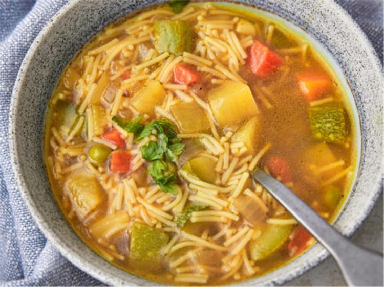 طريقة عمل شوربة الخضار بالشعرية