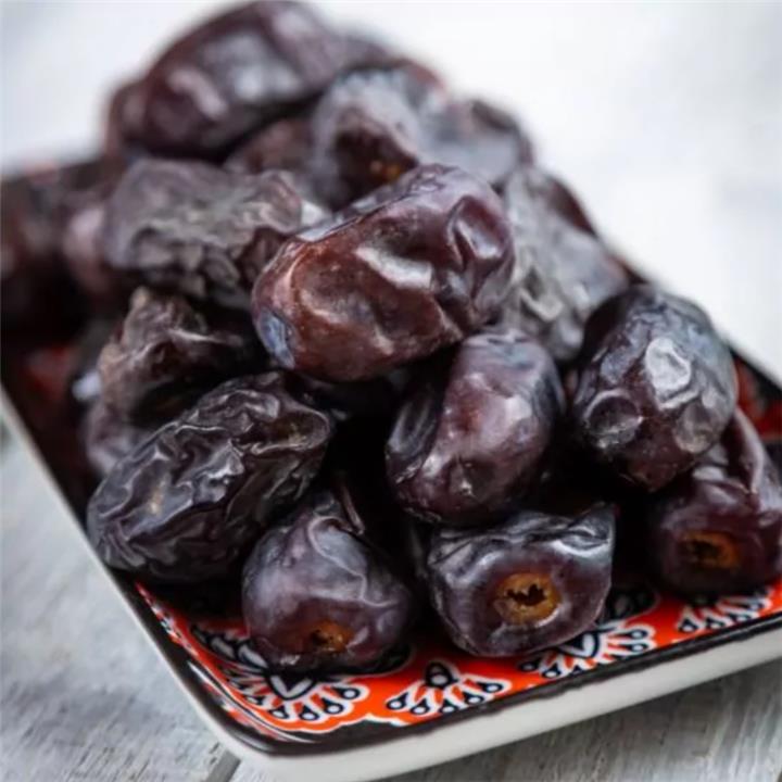 فوائد البلح الأسود للأطفال