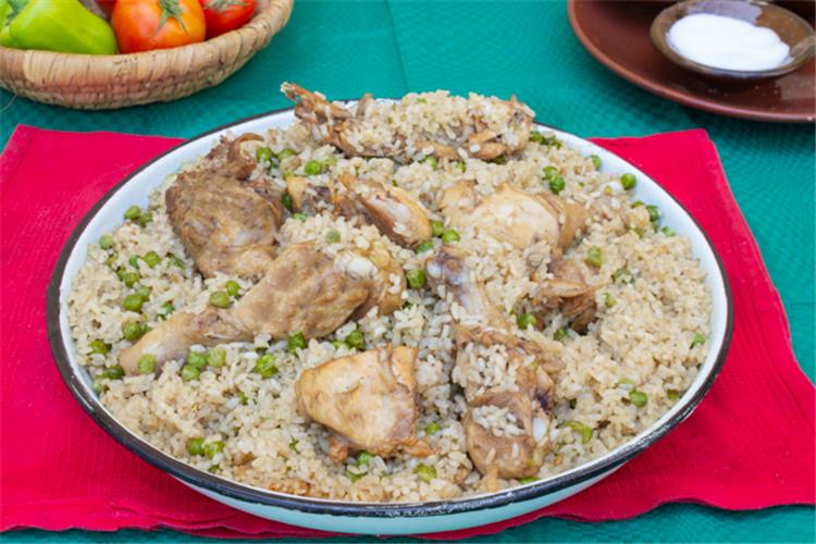 طريقة عمل كبسة الدجاج بالبسلة والأرز