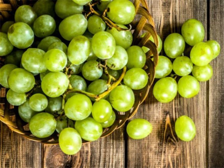 فوائد العنب الأخضر للجنس