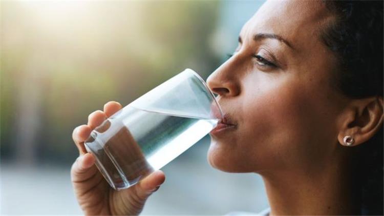 قلة شرب الماء في الصيف.. خطر كبير يهدد صحتك