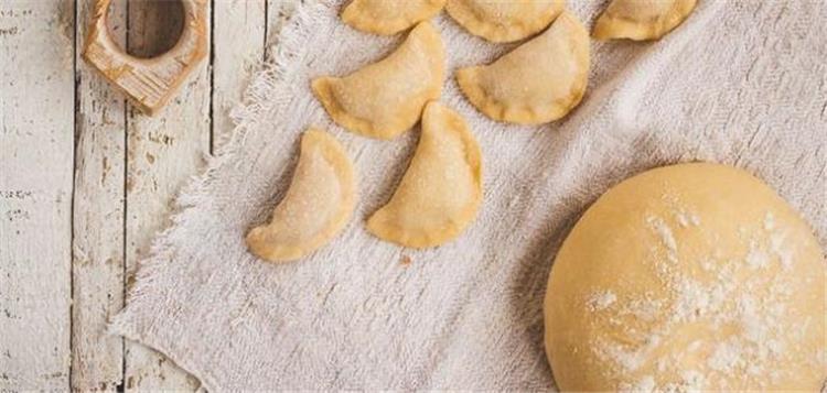 طريقة عمل عجينة السمبوسك البيتي