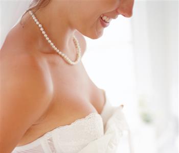 أنواع حمالة الصدر المناسبة تحت فستان الزفاف