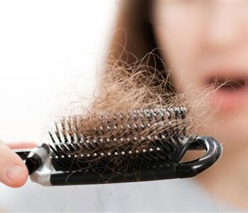 علاج تساقط الشعر بالخلطات الطبيعية