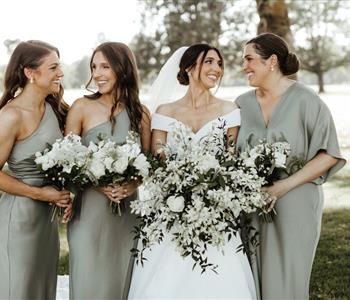 7 وصايا هامة عند اختيار فساتين وصيفات العروس