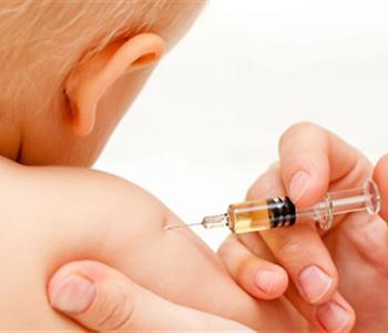 4 أسباب تجبرك على تأجيل تطعيم طفلك