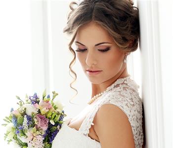 أفكار مختلفة لمكياج رقيق وهادىء لعروس 2023