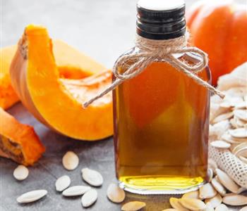فوائد زيت بذور اليقطين للنساء يعزز المناعة ويحسن البشرة ويقوي الشعر